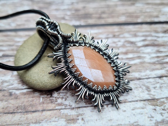 Peach moonstone pendant deals
