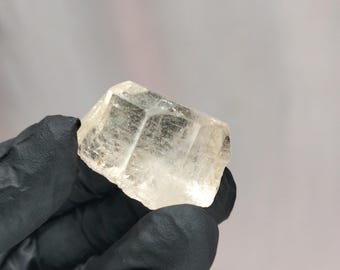 Geschlossener Topas Kristall – Pakistans natürliches Meisterwerk!