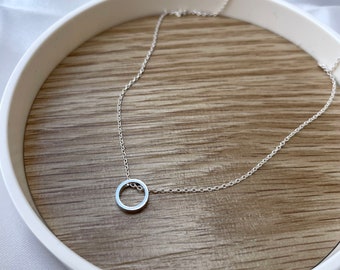 Dainty circle necklace, Karma necklace, Silver Circle necklace, Minimalist necklace, Layering necklace, Tiny pendant necklace, Eternity