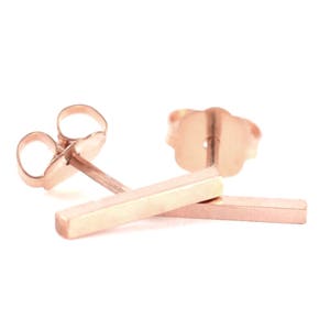 Skinny Rose Gold Bar Bolzen | 14k Gold Fill Minimalit Ohrstecker | Minimalistisches Geschenk | Rosegold Linie kleine Grundfarbe Ohrring