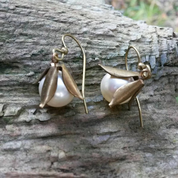 Pearl Drop Earrings/Tulip Earrings/Pearl Jewellery/Flower/Pearl Earrings/Brass Flower Bead Cap/Occasion Dangle Earrings/Floral Jewellery