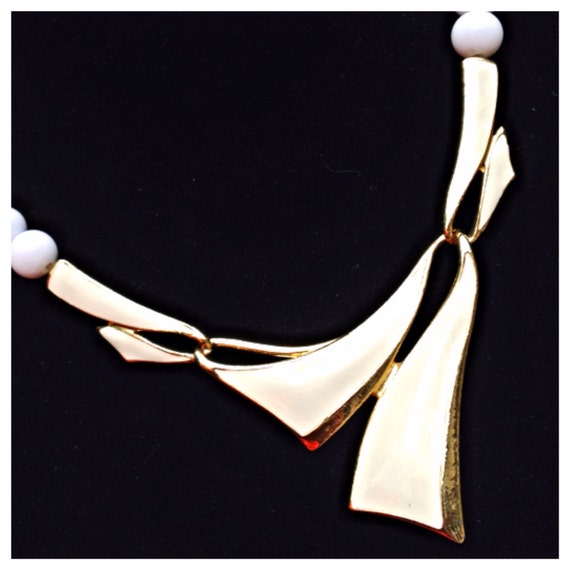 Vintage White and Gold Necklace, Abstract Form Ne… - image 3