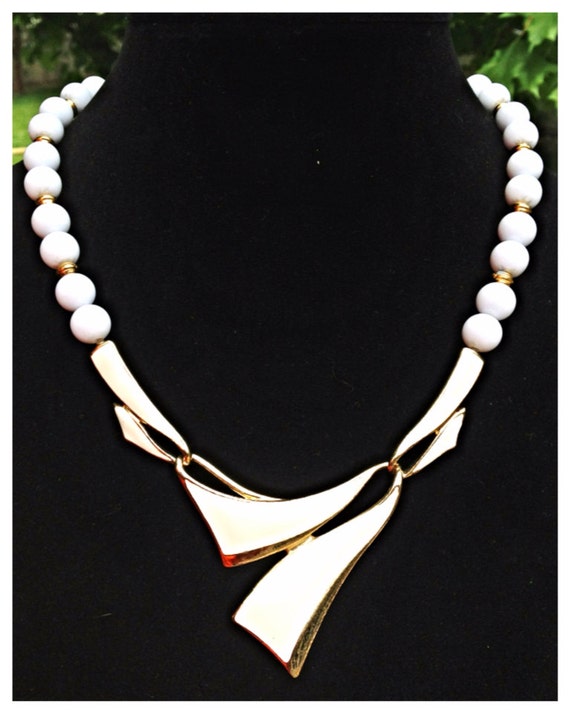 Vintage White and Gold Necklace, Abstract Form Ne… - image 2