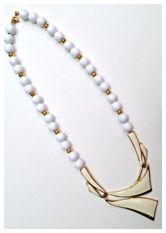 Vintage White and Gold Necklace, Abstract Form Ne… - image 4