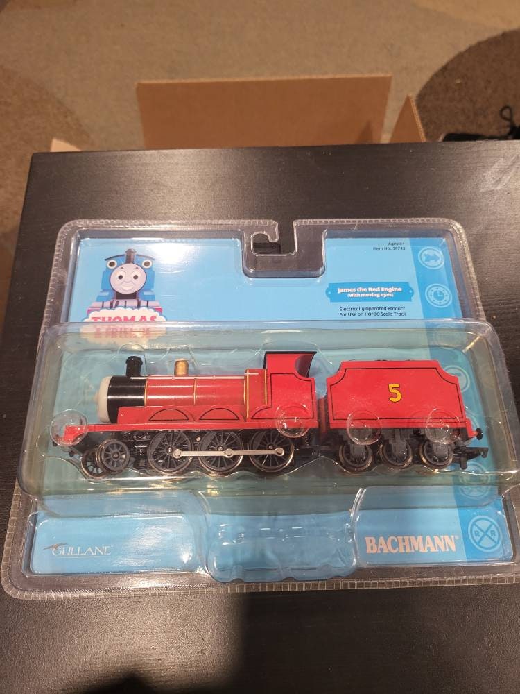  Bachmann Trains - THOMAS & FRIENDS - JAMES THE RED