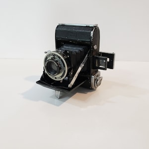 Zeiss Ikon Folding Camera - Ikonta 521 - Novar Anastigmat - Lovely!