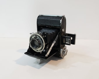 Zeiss Ikon Folding Camera - Ikonta 521 - Novar Anastigmat - Lovely!