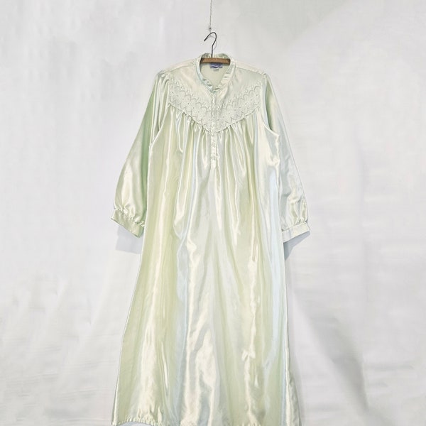 Green Satin Nightgown Large - Old Fashioned Nightgown - So shimmery!