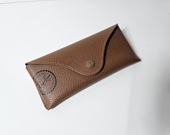 Ray-Ban brunt vinylglasögonfodral med tryckknappsknäppning