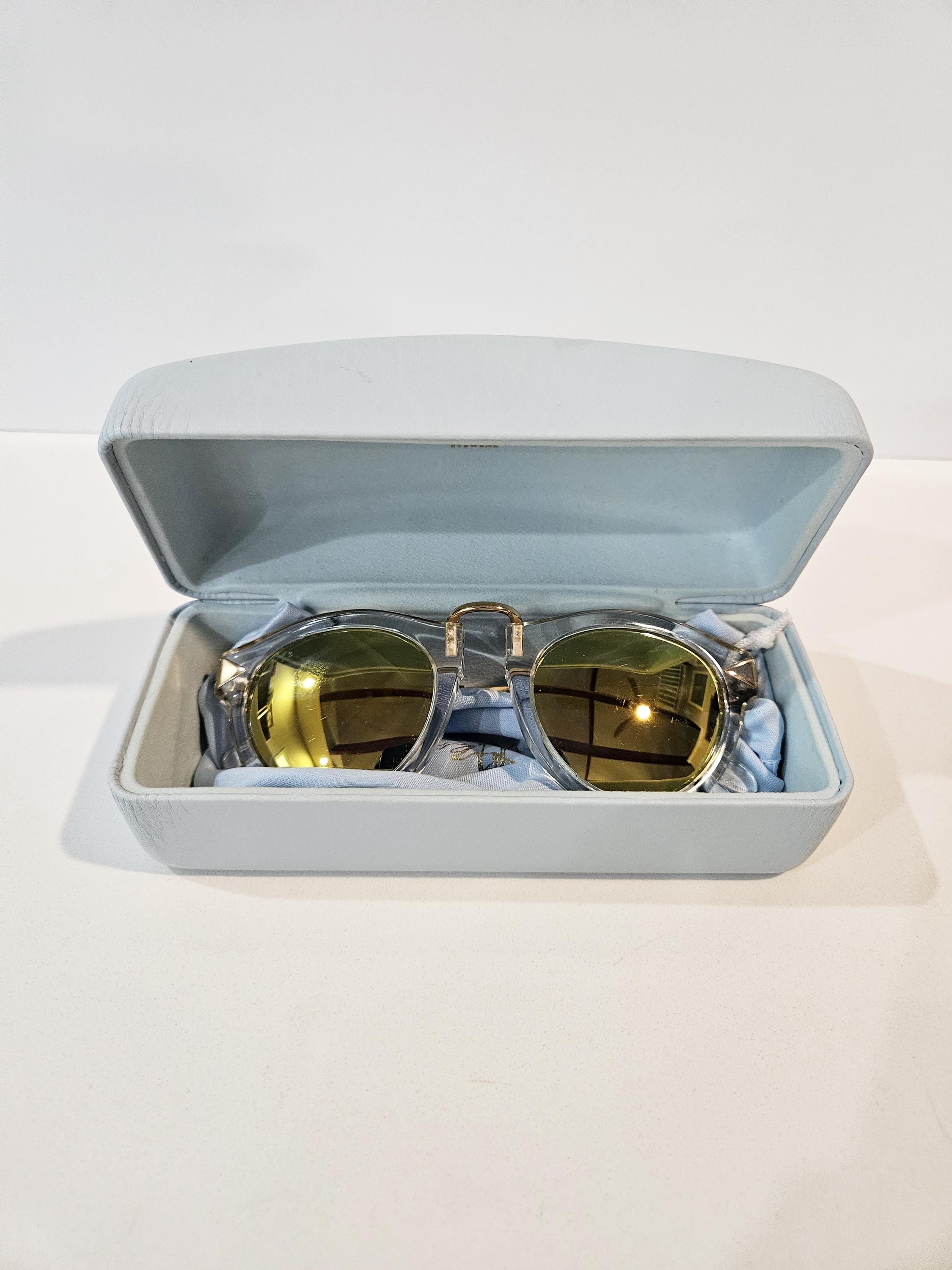 Karen walker Stylish Gold clear frame Sunglasses Karen Walker Wants You To Reimagine Your Eye Makeup main image 4