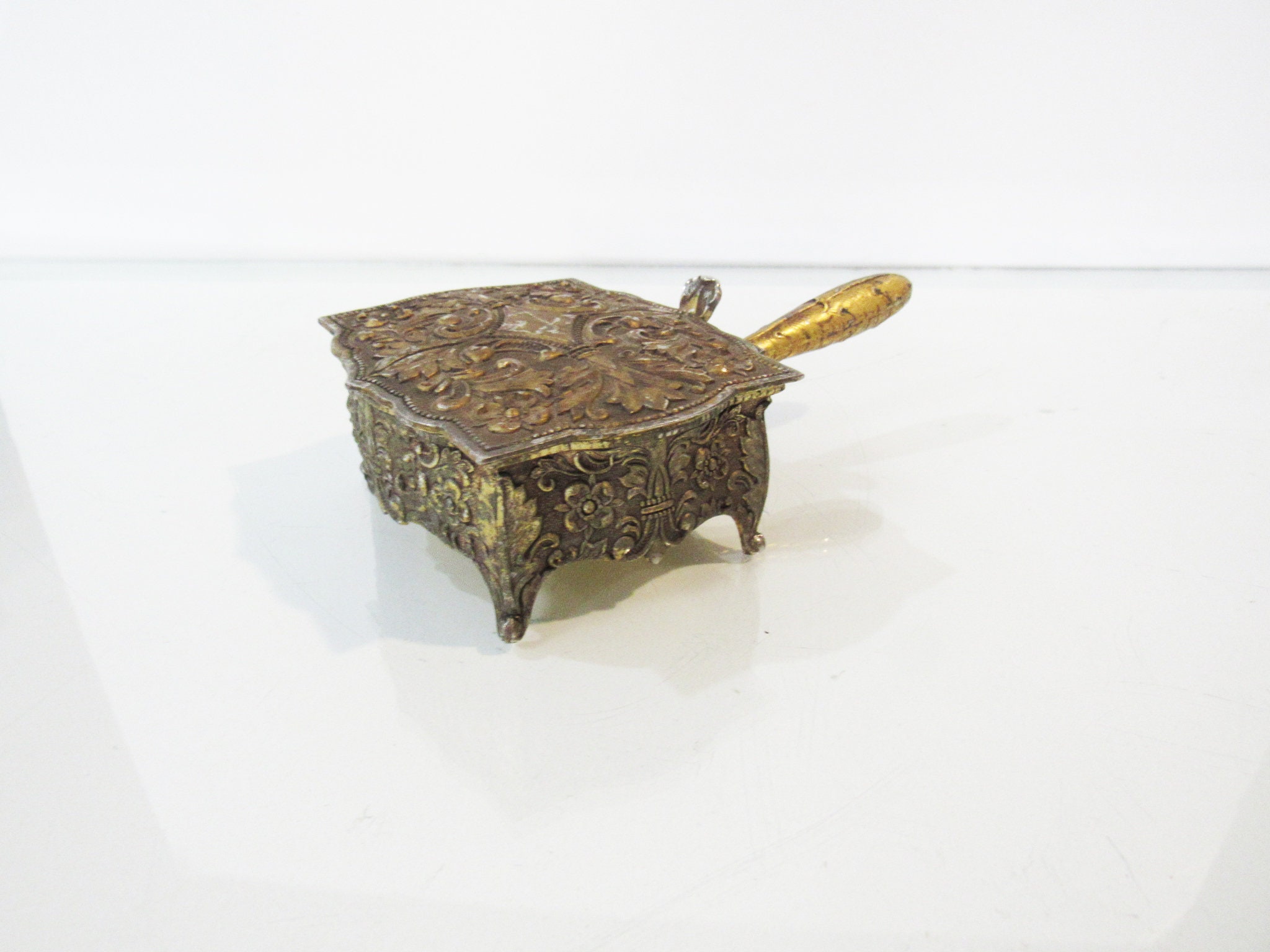 装飾的な金属製サイレントバトラー - パンくずキャッチャー - Etsy 日本