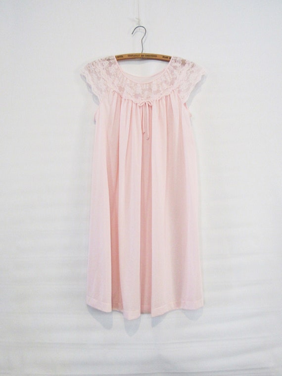 Short Pink Nylon Nightgown Small - Loose w/ ample… - image 1
