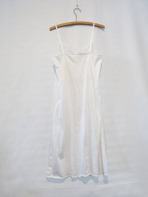White Lace Slip Medium -  Nylon Slip - Beautiful … - image 4