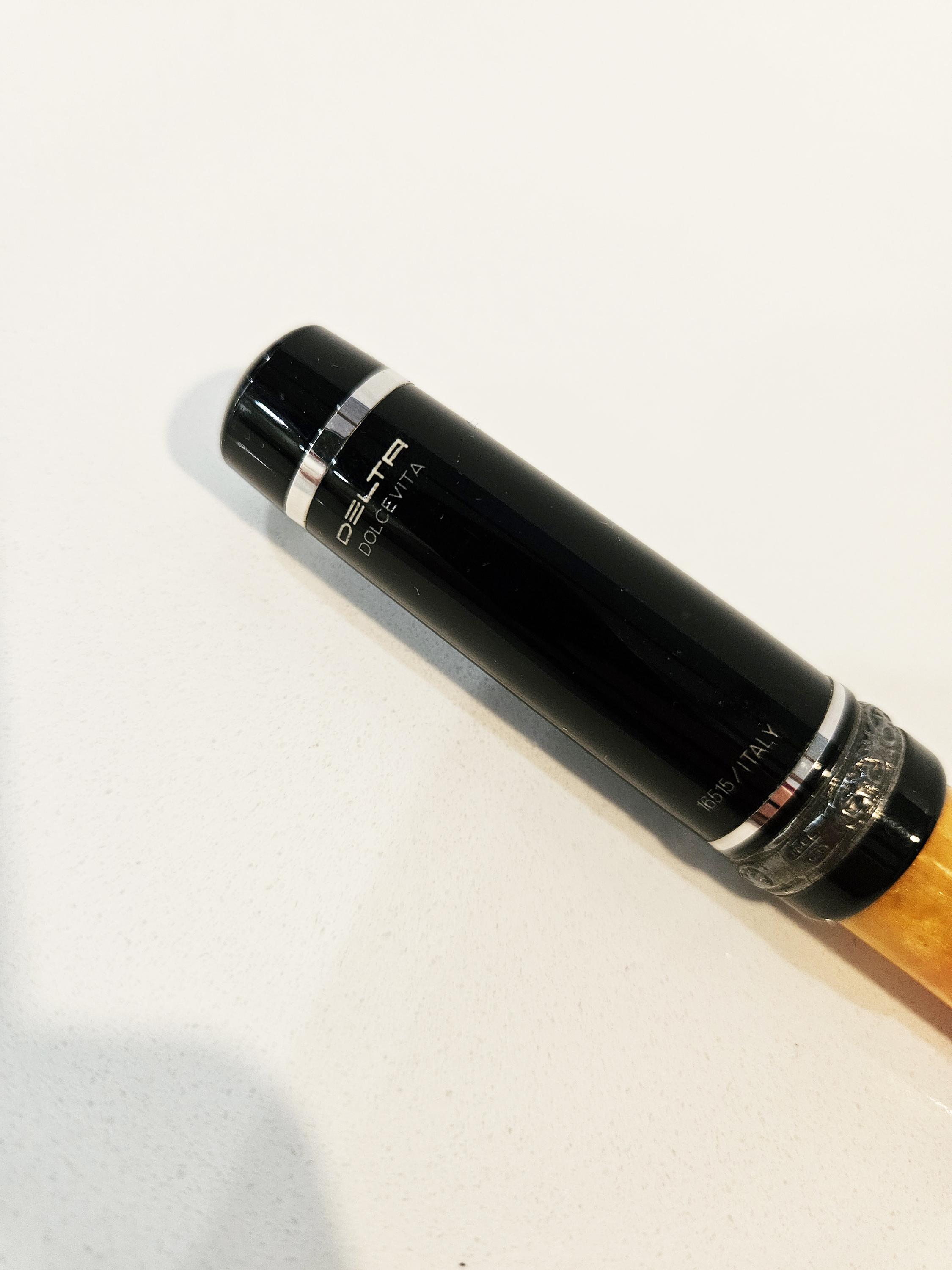 DELTA Dolce Vita Medium Fountain Pen W/ 18K Gold Nib ITALY - Very