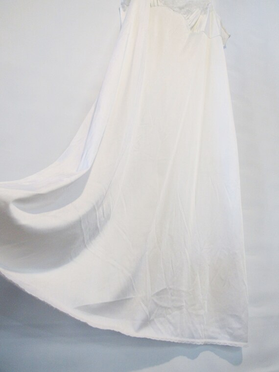 White Lace Slip Medium -  Nylon Slip - Beautiful … - image 3