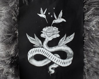 NEÏVÉTE // Dark Art Gothic-patch op de achterkant