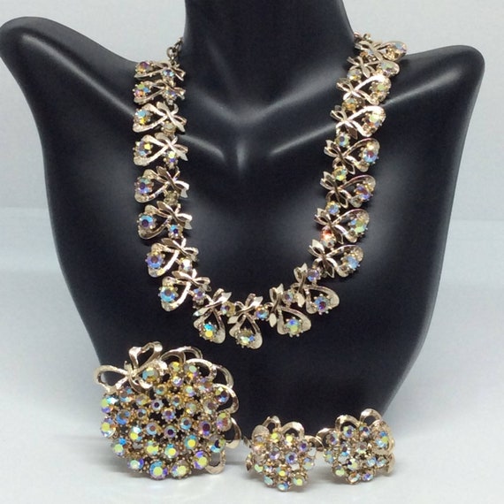Vintage set Signed ART necklace set