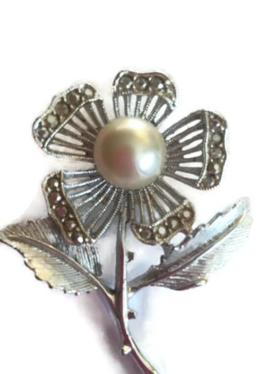 Vintage Sarah Coventry Flower brooch Faux pearl S… - image 9