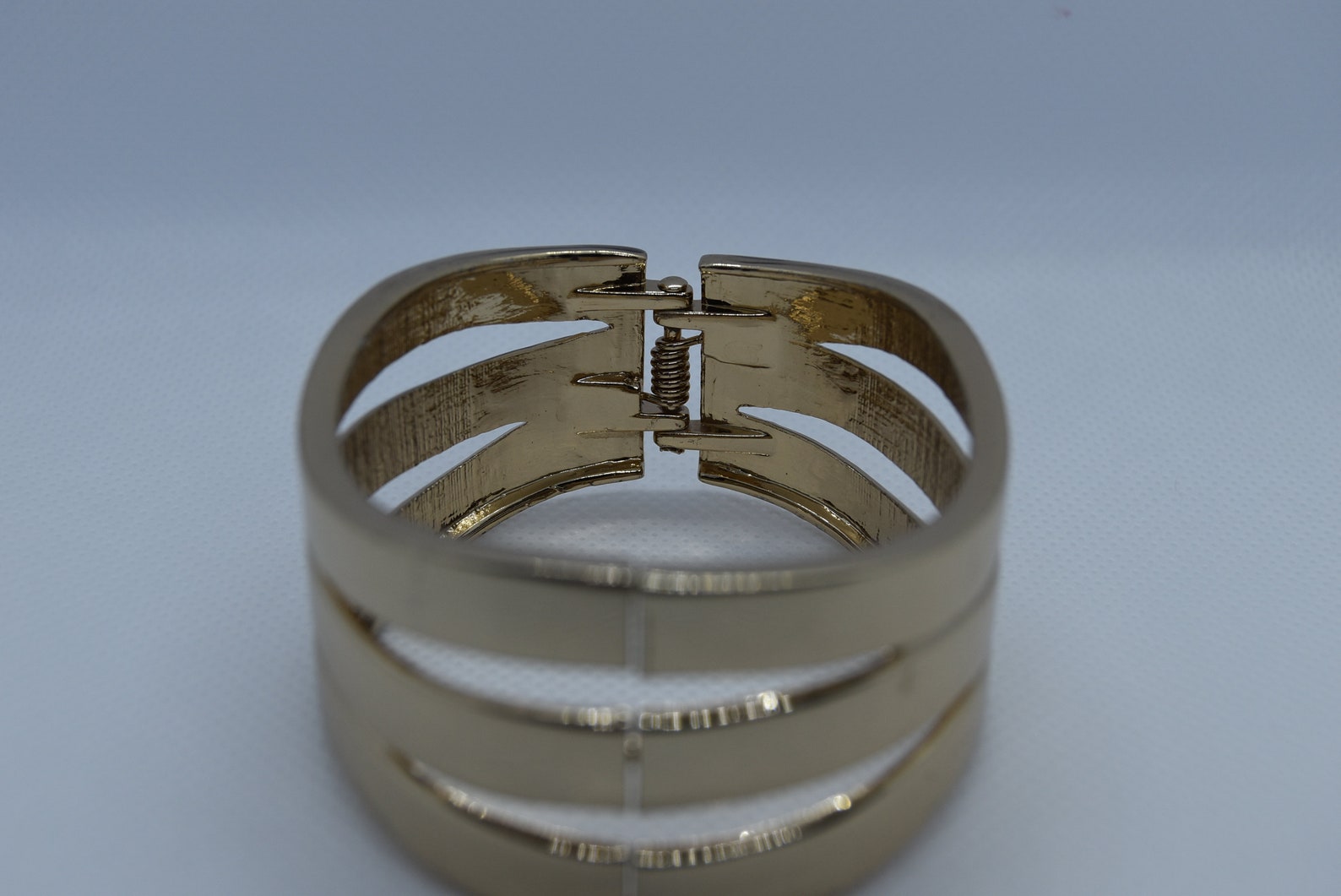 LARGE OPEN ICON HINGE BRACELET