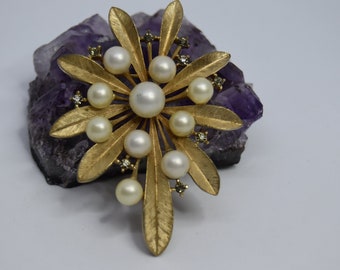 Vintage Trifari Gold tone Faux pearl brooch