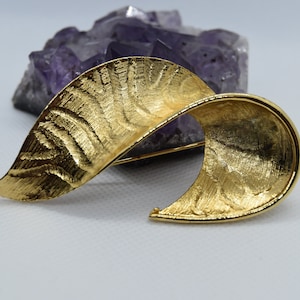 Vintage Gold tone Textured leaf brooch Autumn jewelry