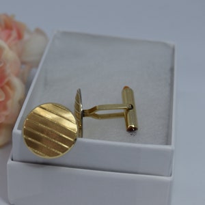 Vintage Krementz cuff links Gold tone Oval shape
