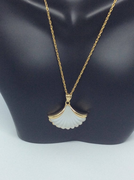 suspension Kent Contemporary Collier de coquille Avon Pendentif en verre givré Collier avon - Etsy France suspension Kent Contemporary Collier de coquille Avon Pendentif en verre givré Collier avon - Etsy France