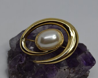 Monet brooch Gold tone Faux pearl Swirl brooch