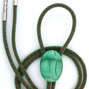 86.05 Carat 1 1/3 X 1 Inch Malachite Cabochon Gem Silver Color Bolo Tie T1a44