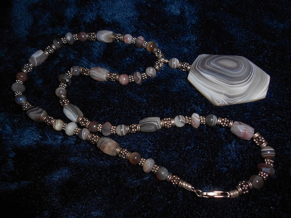 Rare Faceted BOTSWANA AGATE NECKLACE with Pendant… - image 1