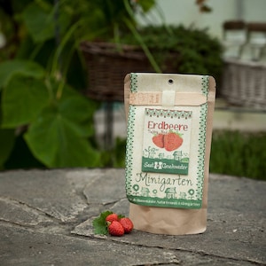 Mini Garden Strawberry "Tubby Red" | Complete growing kit for sweet strawberries | Sieved soil, seeds and detailed (German) instructions