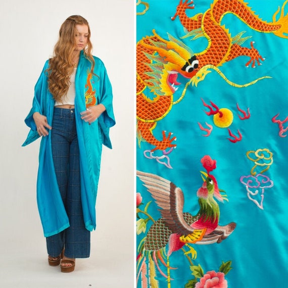 Vintage SILK Japanese 70s KIMONO/ Blue EMBROIDERED