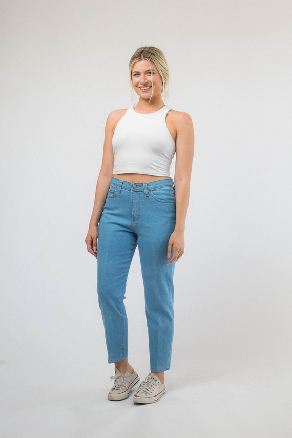 90s style high waisted jeans
