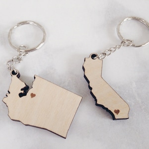 State Keychain, California State Keychain, Wood State Keychain, Custom Heart State Keychain, Custom State Keychain, Valentines Day Gift Bild 1