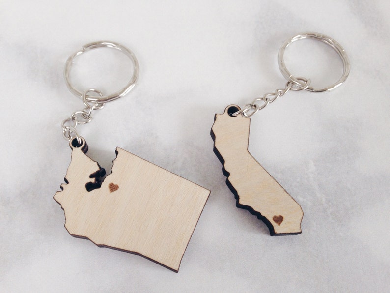 State Keychain, California State Keychain, Wood State Keychain, Custom Heart State Keychain, Custom State Keychain, Valentines Day Gift Bild 1