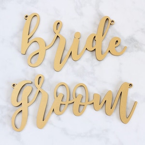 Bride and Groom Chair Signs, Wood Calligraphy Bride and Groom Chair Signs, Sweetheart Chair Signs, Laser Cut Wedding Signs afbeelding 1