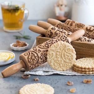 New Style Embossing Rolling Pin Baking Cookies Noodle Biscuit Fondant Cake Dough Engraved Roller Flower Snowflake Embossed Rolling Pin