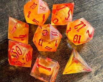 Atomic Fireballs - Set di dadi con bordo affilato da 8 pezzi