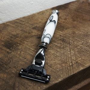 Gillette Mach 3 and Venus Razor in Plant Based Acrylic