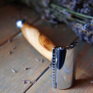 Safety Razor in Sustainable Olive Wood image 4