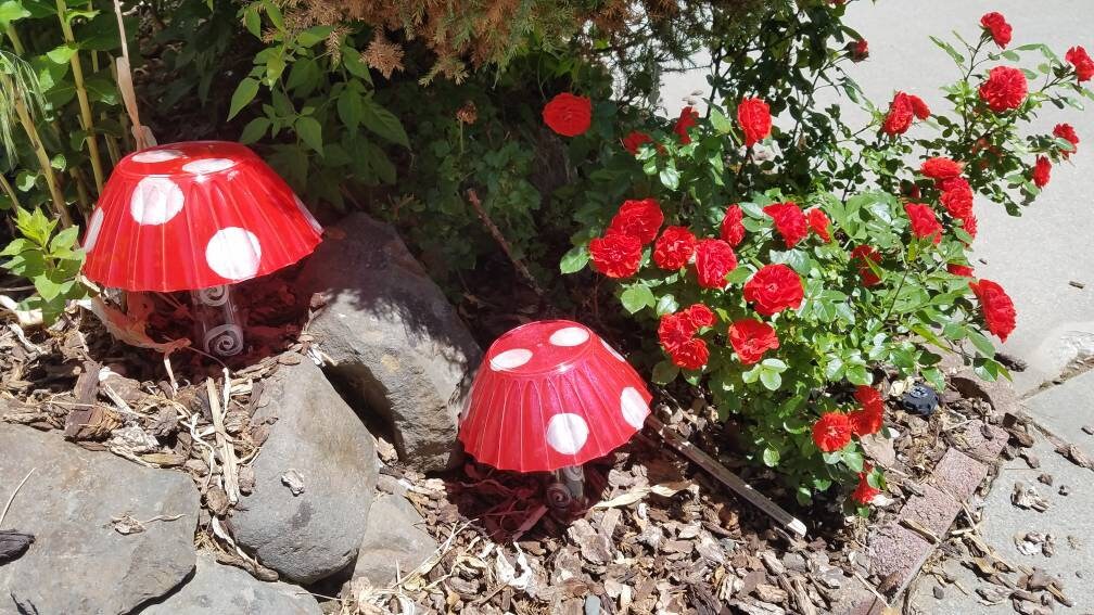 Alice's Wonderland garden mushroom statues | Etsy