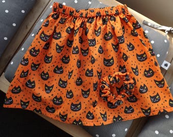 Girls Halloween Skirt, with spooky cats.  Matching hair scrunchi. Elasticated Waist.  Size 4/5 years.