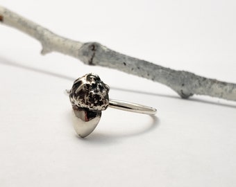 Silver Acorn ring, Sterling silver, Botanical ring, Nature ring, Woodland jewelry, Acorn Jewelry, Oak Tree, Handmade, Minimalist