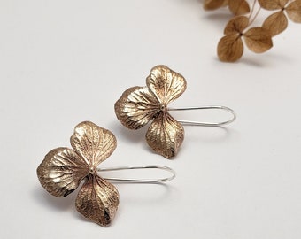 Hydrangea Flower earrings in bronze, Brelokz