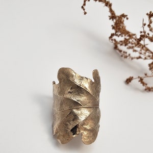 Bronze Oak Leaf Ring, Botanical Jewelry, Nature Ring, Nature Jewelry, Statement ring, Woodland inspiration, Gold jewelry, Gold ring image 6