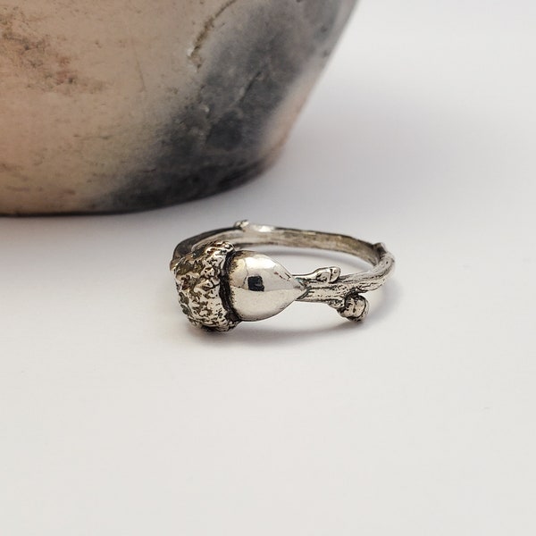 Silver Twig and Acorn ring, Sterling silver, Botanical ring, Nature ring, Woodland jewelry, Acorn Jewelry, Oak Tree, Handmade, Minimalist