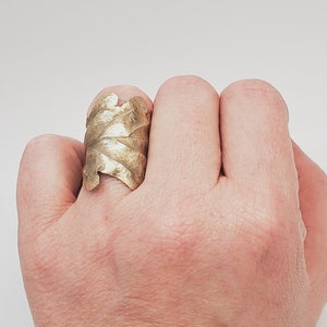 Bronze Oak Leaf Ring, Botanical Jewelry, Nature Ring, Nature Jewelry, Statement ring, Woodland inspiration, Gold jewelry, Gold ring image 8