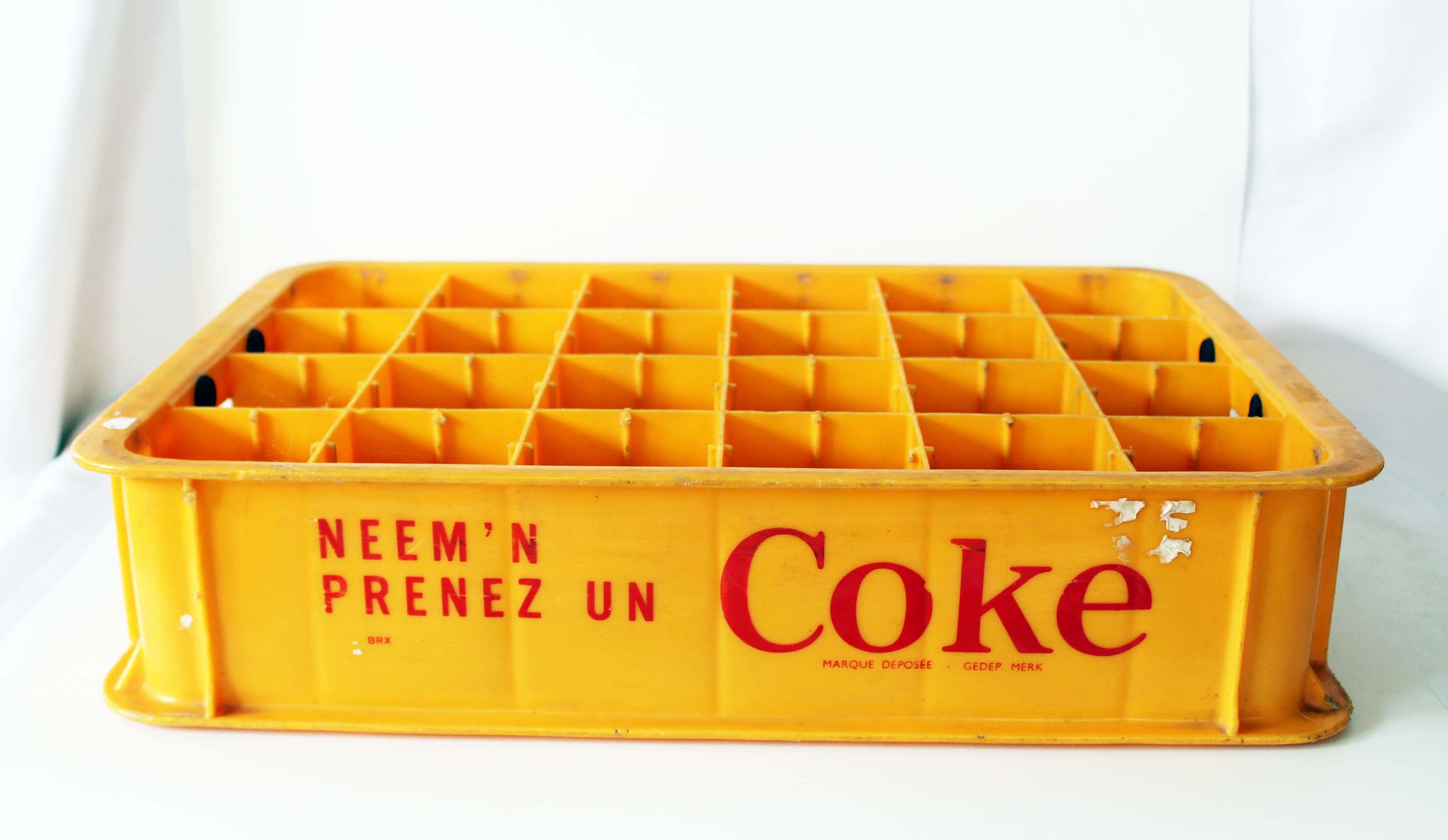 Vintage Coca-Cola carrying crate yellow, Lockhausen DW Plastics Belgium Stamylan, made for 12 bottles, bright yellow and red lettering