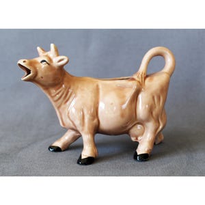 Vintage ceramic cow creamer, cow jug, country farmhouse decoration kitchen, novelty animal