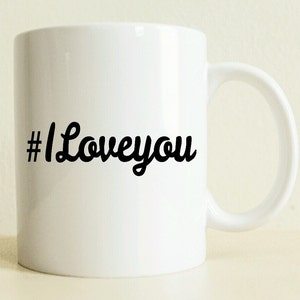 Hashtag personnalisé cadeau Mug #iloveyou | Hashtag cadeau | Une tasse de café | Cadeau de fiançailles pour elle | Cadeau pour femmes | Good Vibes seulement | Cadeau romantique